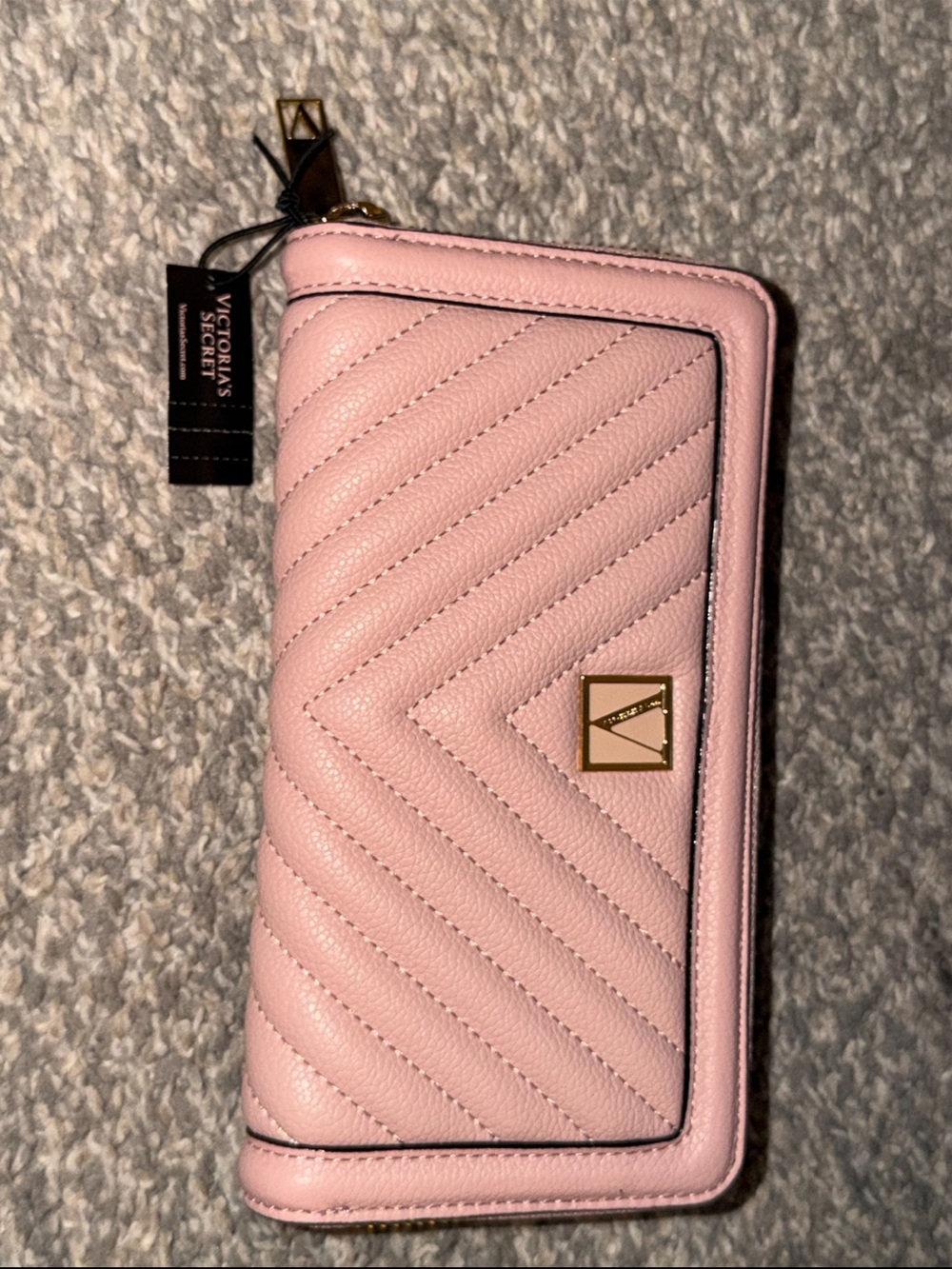 Victoria's Secret V-Quilted The Victoria Zip Around Leather Wallet NWT - Picture 2 of 4